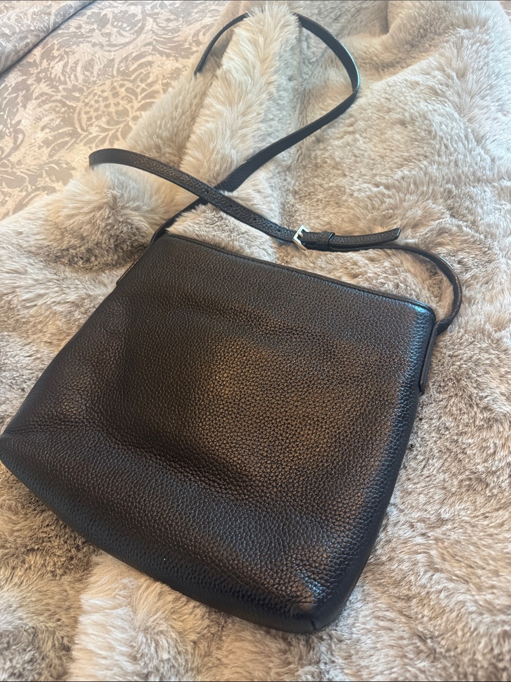 Kate Spade New York, specifically the Chester Street Dessi crossbody model - Picture 5 of 10